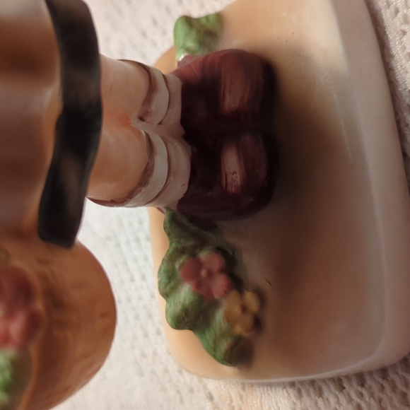 Vintage Fake Hummel Girl Figurine with Flower Basket - Picture 4 of 8